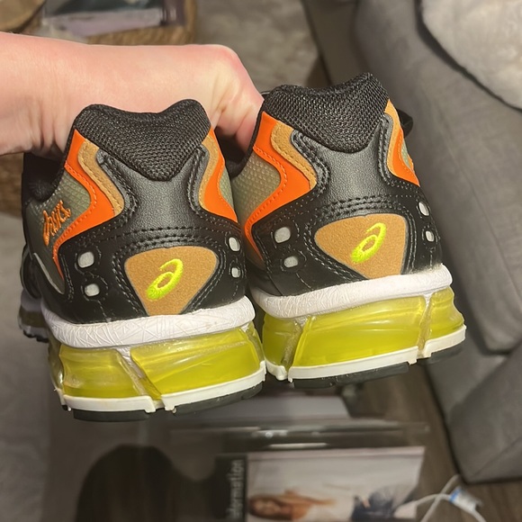 Like New ASICS GEL-Kayano 5 360 in Black / Safety Yellow Size 10 Men’s - Picture 15 of 15